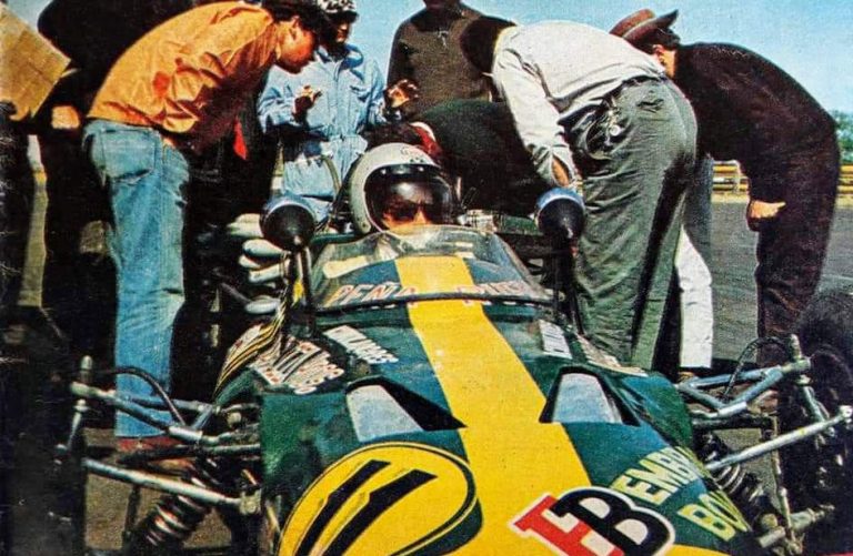 «El Maestro» Eduardo Copello, usaba NA helmets